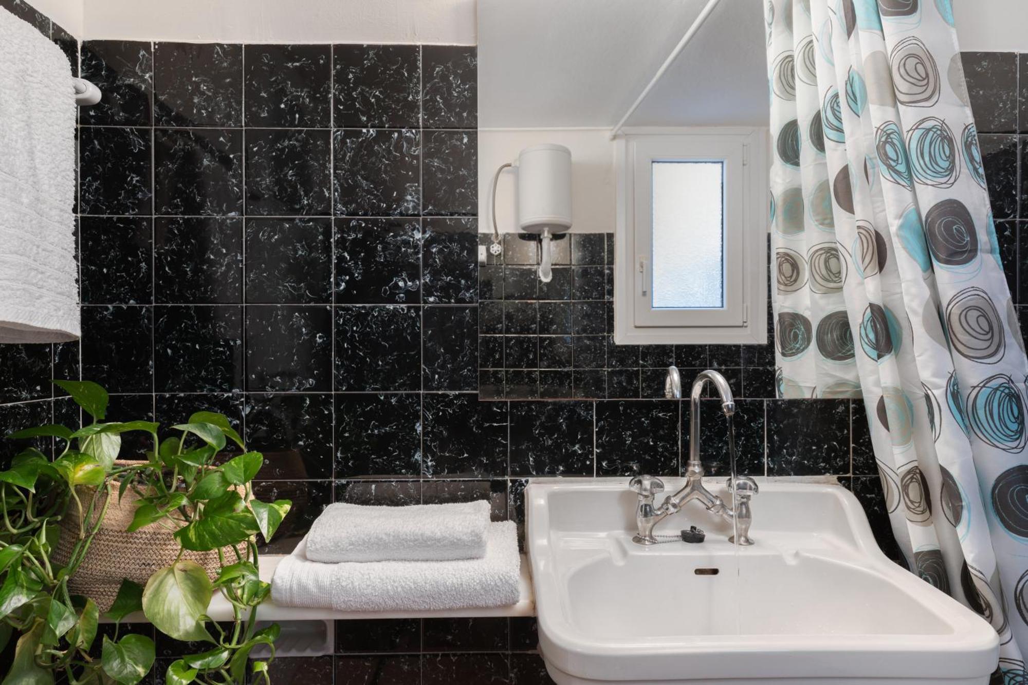 Lovely Apartment In Exarcheia Атина Екстериор снимка